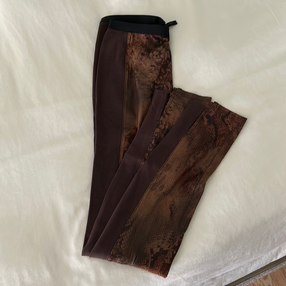 NEW WITHOUT TAGS BCBG snake print leggings size small